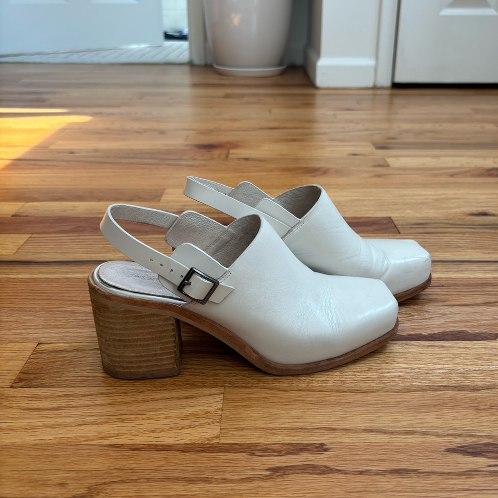 Intentionally Blank White Honcho Mules (Size 8)